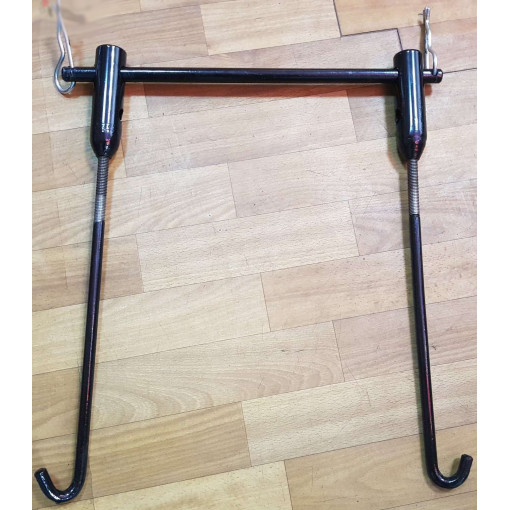 Кріплення запасного колеса до кошику