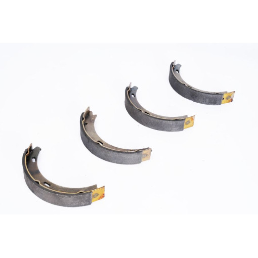 Гальмівні колодки барабанного гальма MERCEDES 124 (C124), 124 T-MODEL (S124), 124 (W124), C (CL203), C T-MODEL (S203), C (W203), CLC (CL203), CLK (A209), CLK (C209), E T-MODEL (S210) 1.6-6.2 09.85-01.12