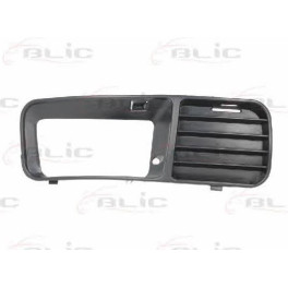 Решетка переднего бампера Прав под птф VW CADDY, POLO седан/KOMBI 11.95-01.04 Е