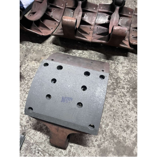 Наклепка гальмівних накладок TRUCK