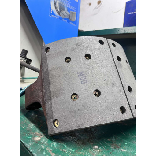 Наклепка гальмівних накладок TRUCK